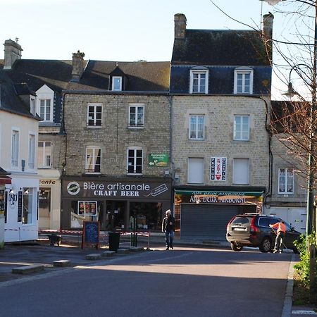 Gite De La Place De L'Eglise Sainte-Mère-Église Exterior foto