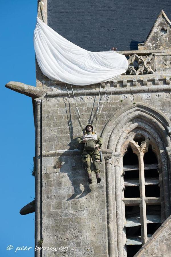 Gite De La Place De L'Eglise Sainte-Mère-Église Exterior foto