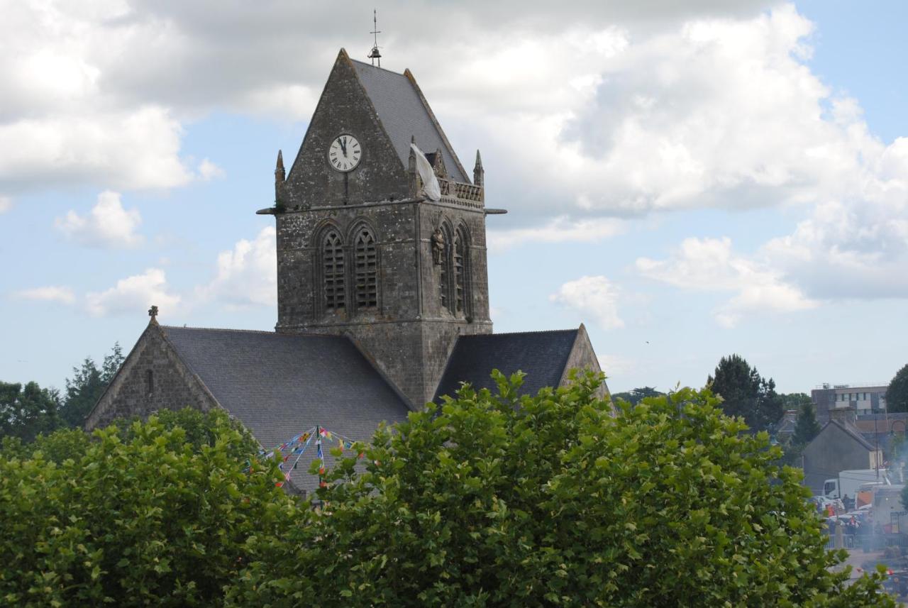 Gite De La Place De L'Eglise Sainte-Mère-Église Exterior foto