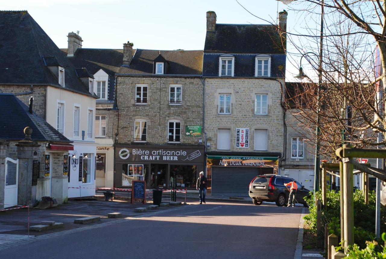 Gite De La Place De L'Eglise Sainte-Mère-Église Exterior foto