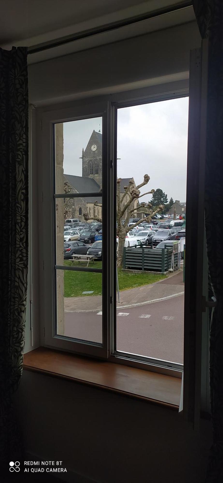 Gite De La Place De L'Eglise Sainte-Mère-Église Exterior foto